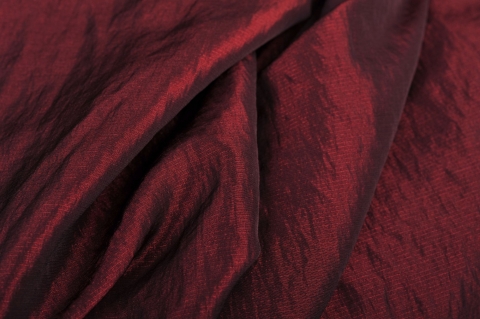 Bordó gyűrt selyem