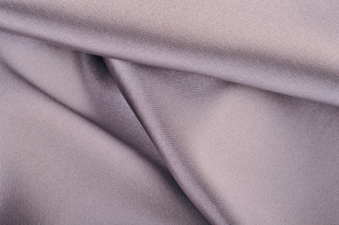 Fényes ezüst selyem