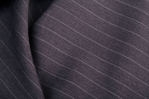 Sötétszürke csíkos 45% gyapjú, 55% poliészter